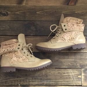 💕Tan Rock &Candy Boots! Size 9. Great condition!